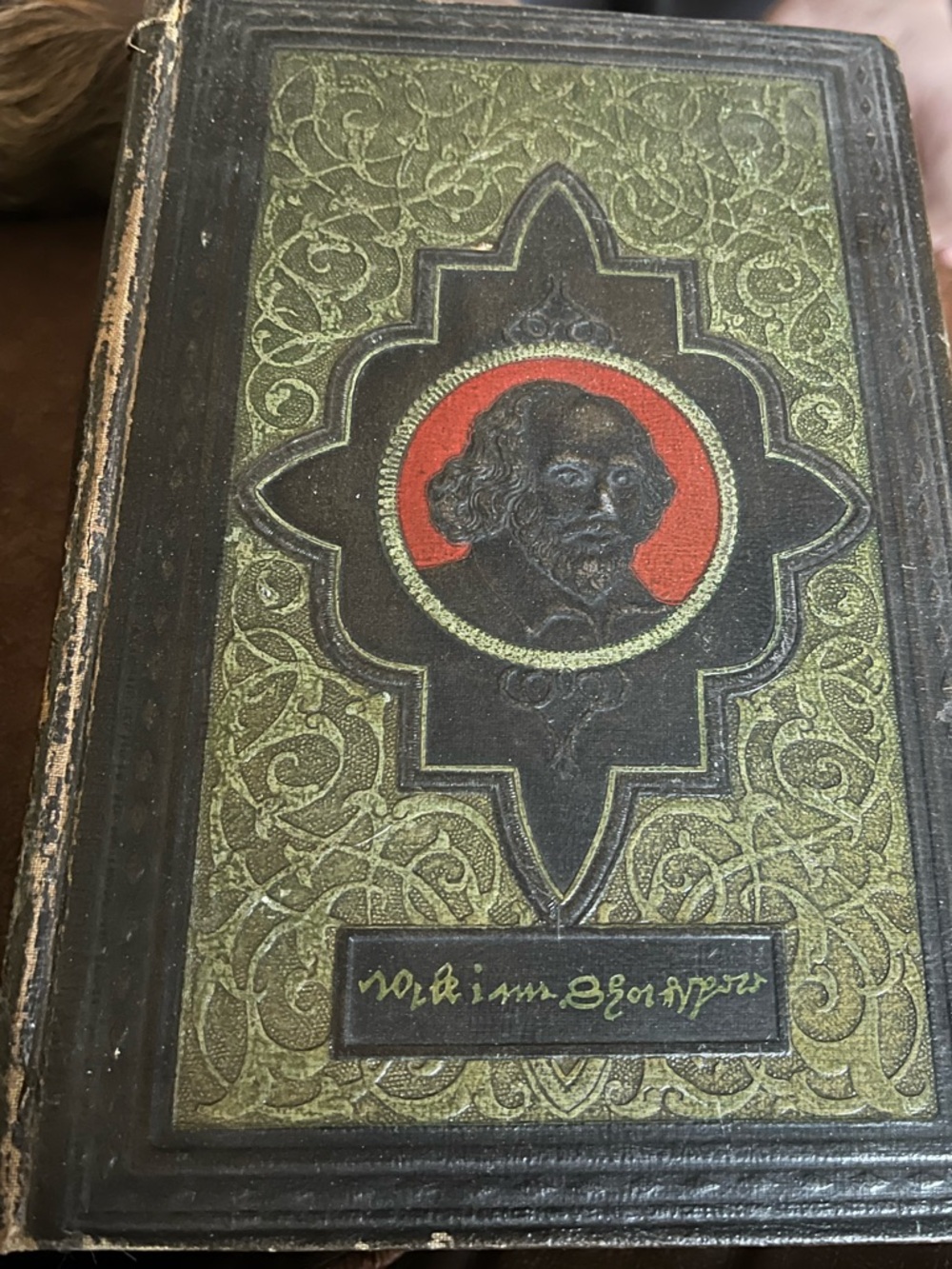 Antique-Style Decorative Hardcover BookThe Complete Works of William Shakespeare